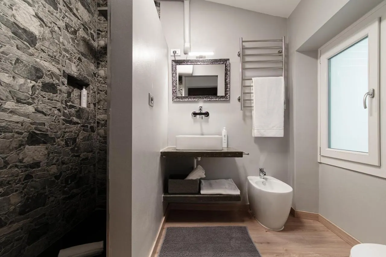 Love Corner - By Myhomeincomo Carate Urio