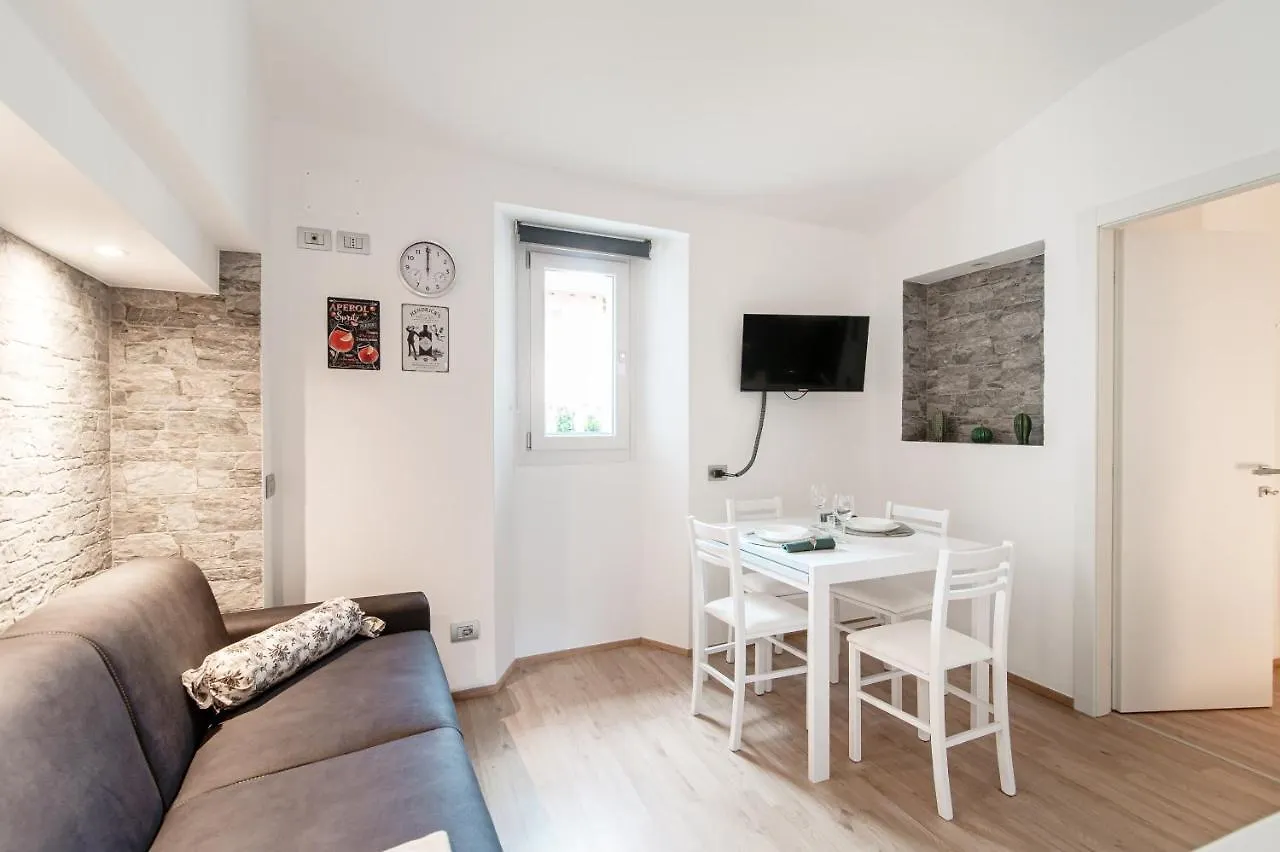 Love Corner - By Myhomeincomo Carate Urio