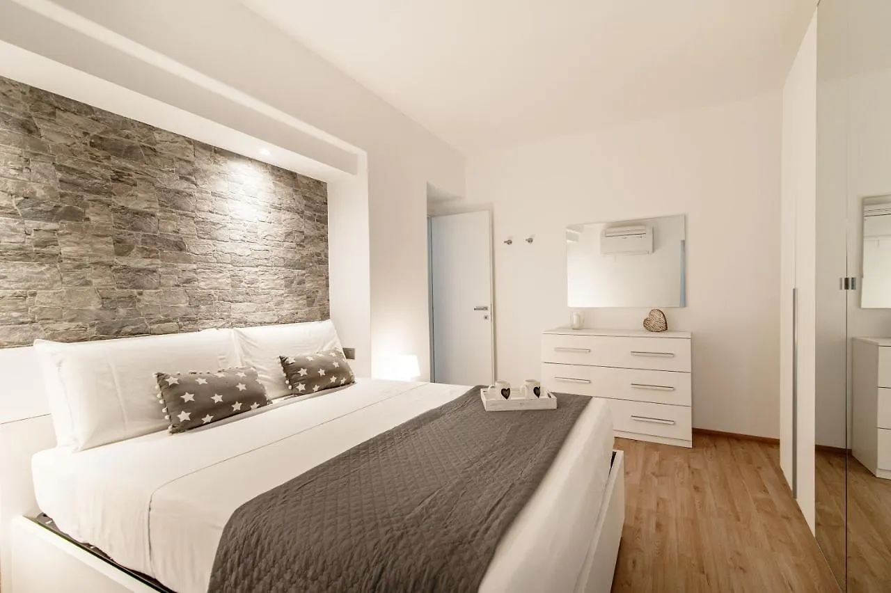 Love Corner - By Myhomeincomo Carate Urio