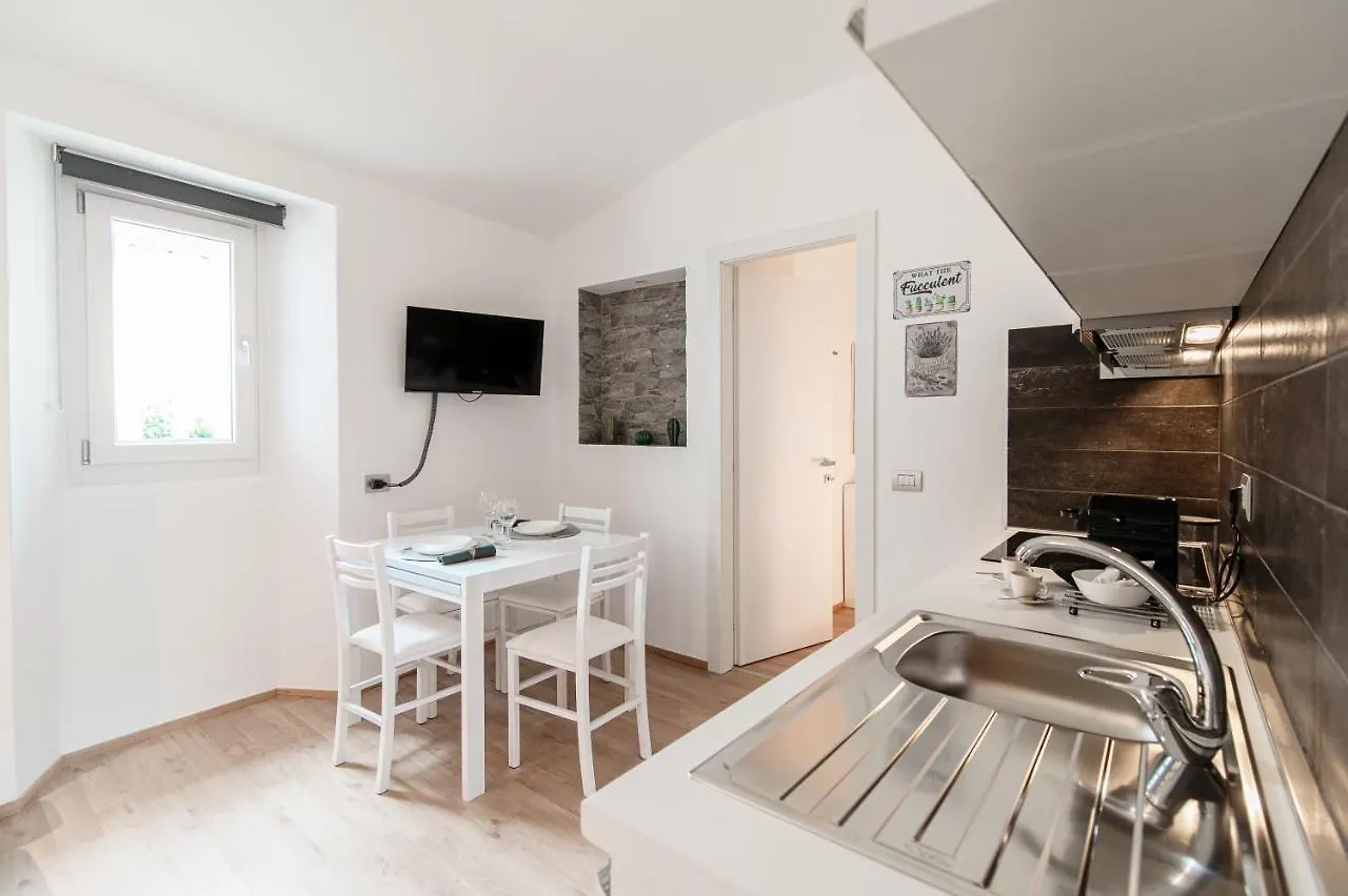 Apartman Love Corner - By Myhomeincomo Carate Urio