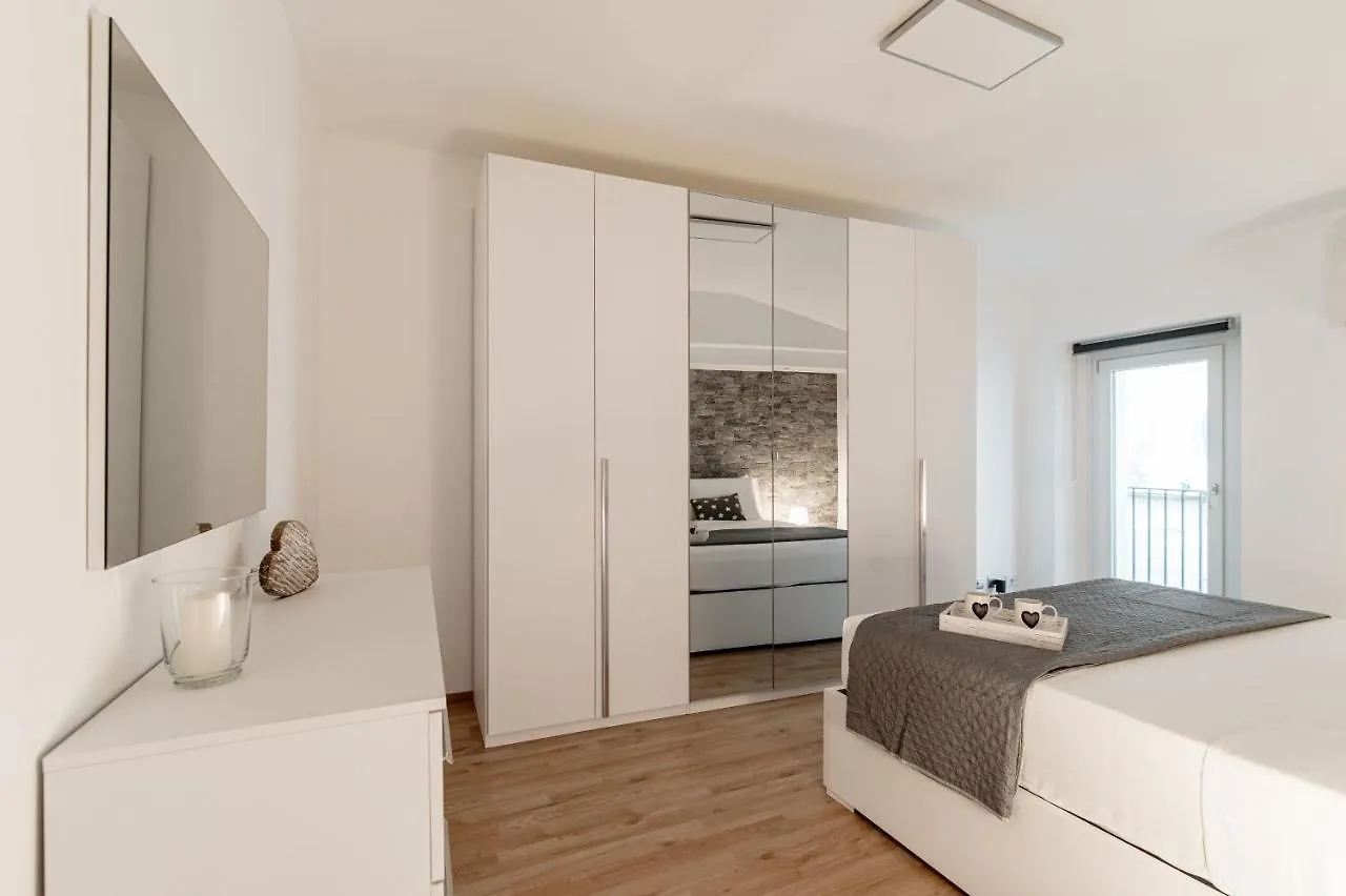 Love Corner - By Myhomeincomo Carate Urio Apartman